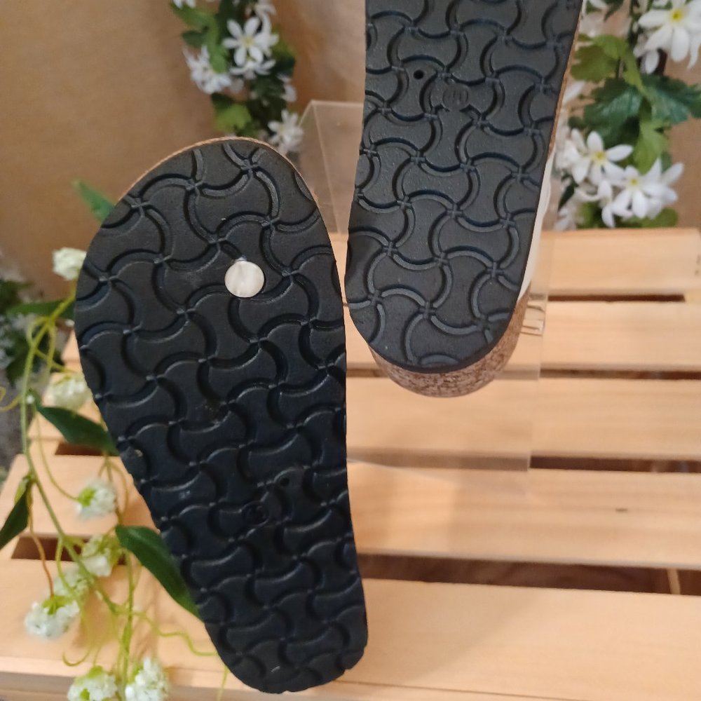 🌼Wanted Cork Wedge Thong Sandal🌼 - Picture 13 of 16